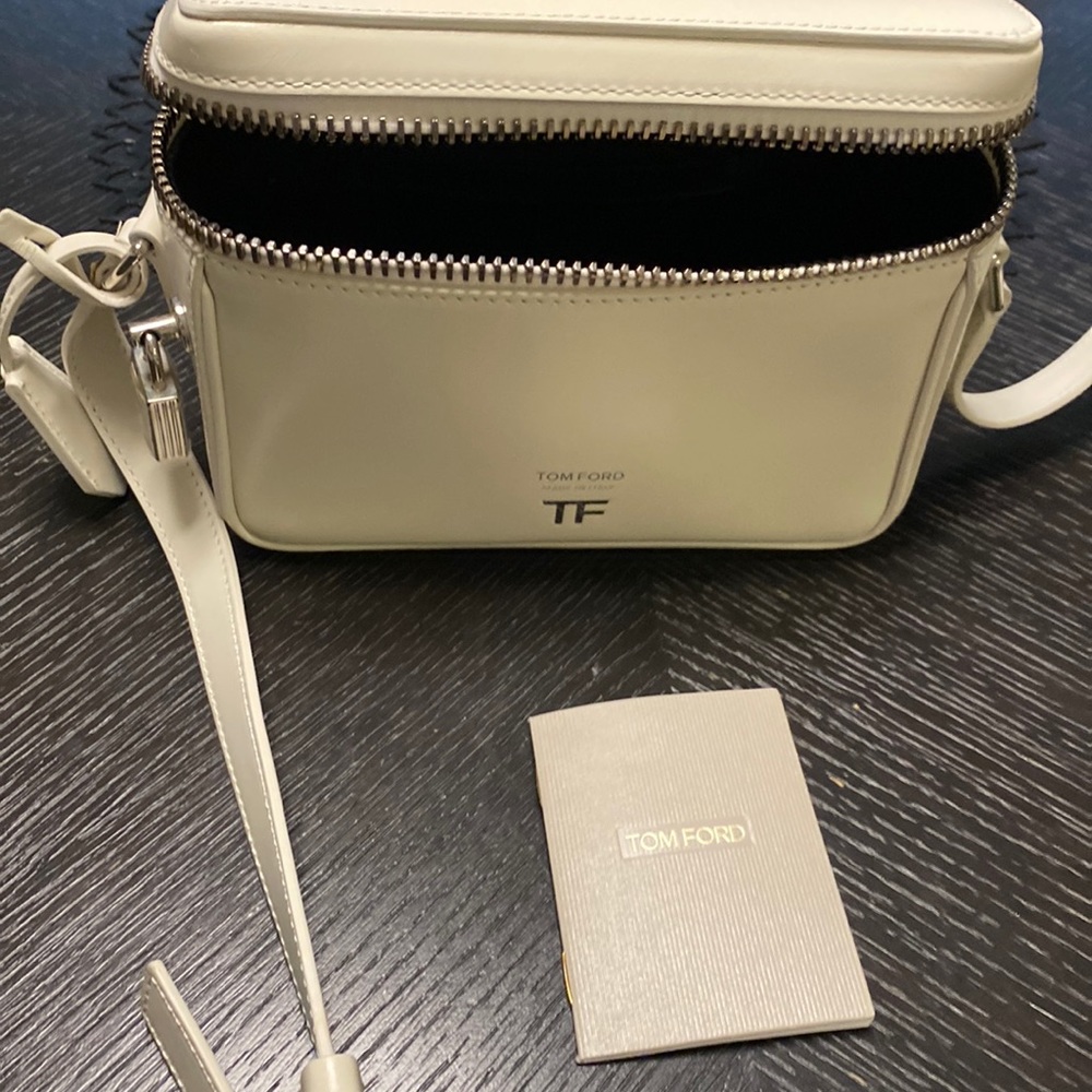 Beautiful brand new bag , no dust bag or receipt